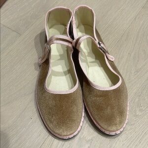 NWOT, Elegant Pink and Gold Women's Shoes